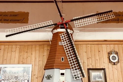 Windmühle im Proberaum Ferienlager Musikhaus in Zweisimmen.